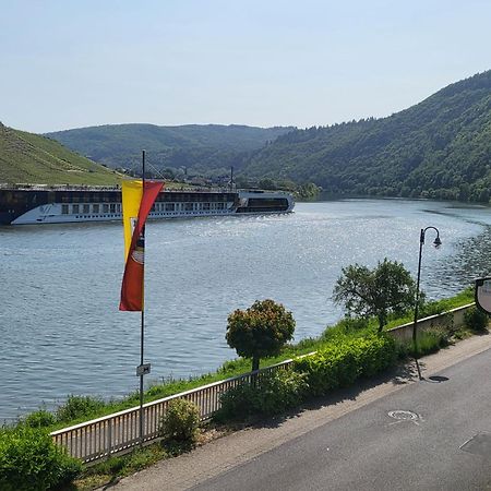 Mosel-Landhaus Am Moselufer B&B Briedern Exterior photo