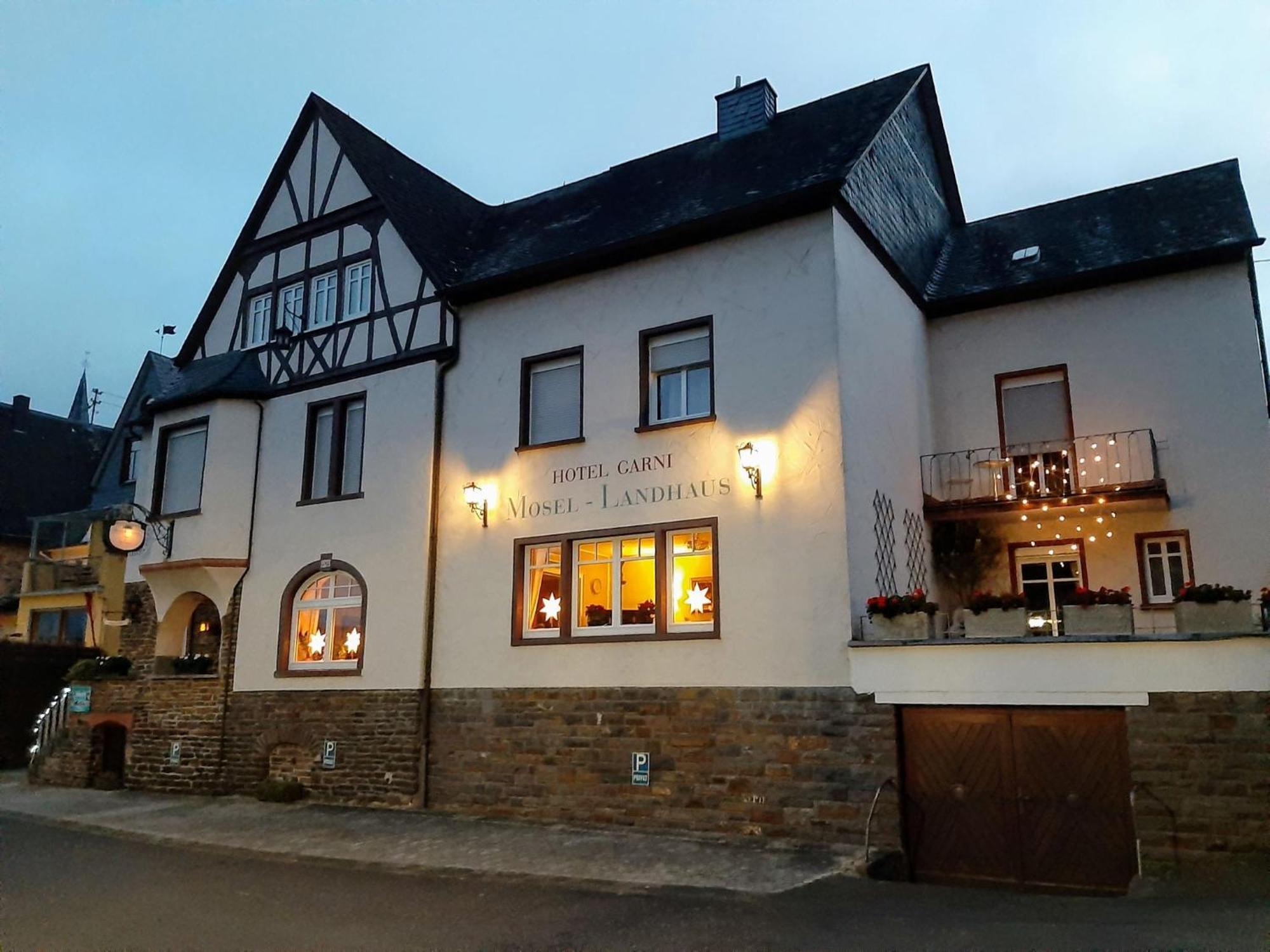 Mosel-Landhaus Am Moselufer B&B Briedern Exterior photo